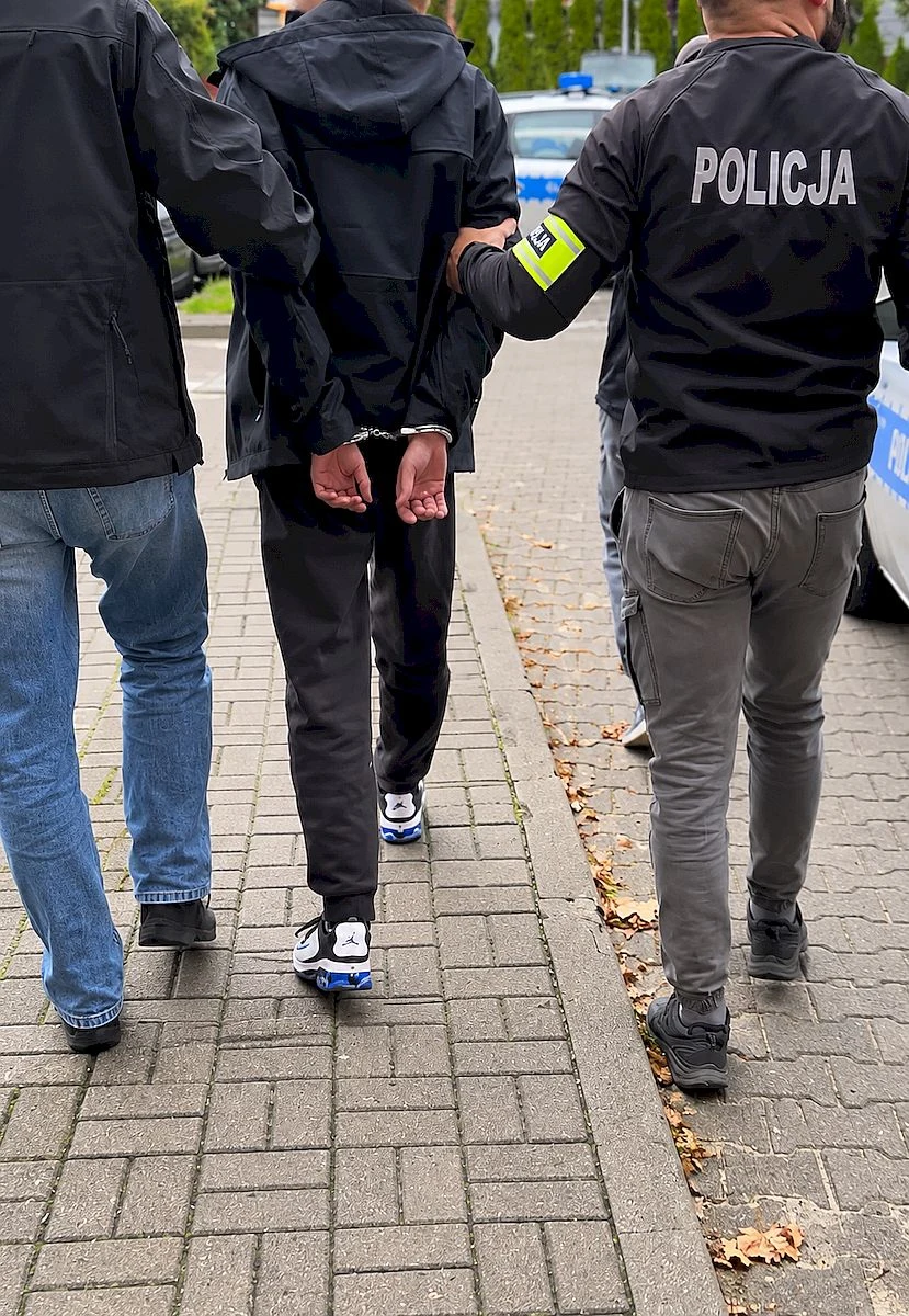 Policjant po służbie złapał włamywacza. 22-latek z pięcioma zarzutami