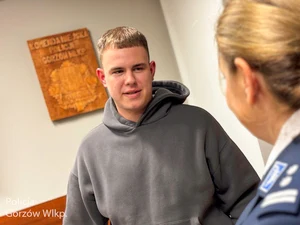 Wskoczył do Warty i uratował kobietę. Policja podziękowała bohaterowi — zdjęcie 7