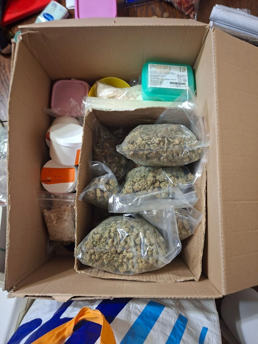 Prawie 3 kg narkotyków i zatrzymane małżeństwo. Mężczyzna zaatakował policjanta
