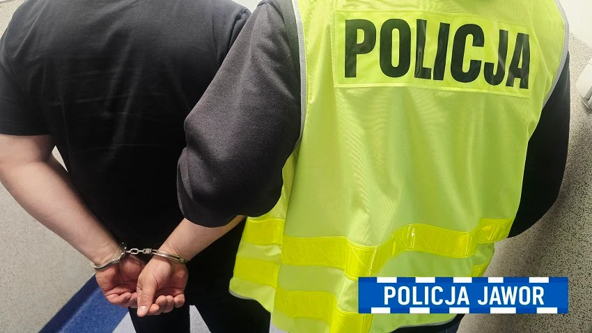 Taksówkarz kradł lusterka z aut. Sam zgłosił się na policję