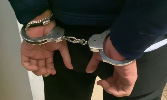 19-latek z narkotykami i zarzutami trafił na 3 miesiące do aresztu