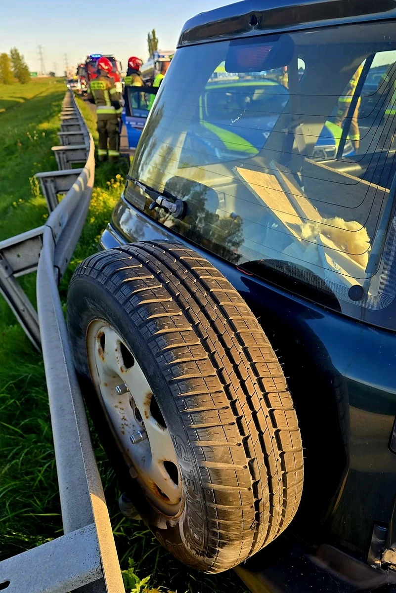 Pijany kierowca rozbił auto na A4. Miał ponad 2,5 promila