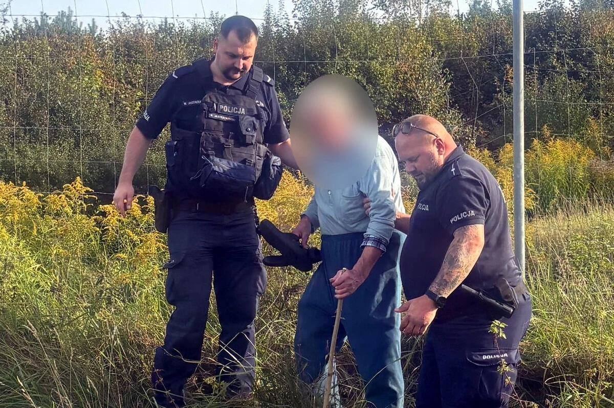 Zagubiony senior na torowisku. Policjanci z Olsztynka odnaleźli mężczyznę