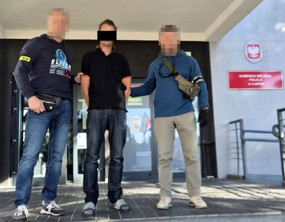 Oszust "na policjanta" zatrzymany na A2. Wyłudził ponad 50 tys. zł