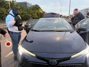 Skradziona Toyota z Niemiec i 5 listów gończych. Efektowne zatrzymanie grupy "Kobra" — zdjęcie 12
