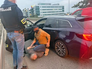 Skradziona Toyota z Niemiec i 5 listów gończych. Efektowne zatrzymanie grupy "Kobra" — zdjęcie 14