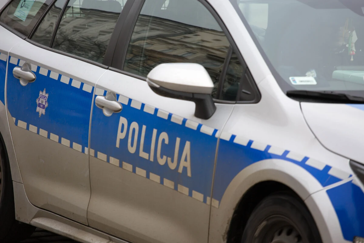 Pijani, bez uprawnień i na chodniku – policja zatrzymała trzech motocyklistów