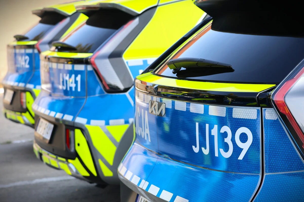 15 hybrydowych Kii wzmacnia flotę opolskiej Policji