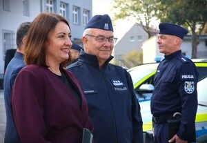 15 hybrydowych Kii wzmacnia flotę opolskiej Policji — zdjęcie 10