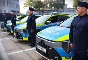 15 hybrydowych Kii wzmacnia flotę opolskiej Policji — zdjęcie 12