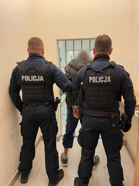 Rogoźno: Próbował wybić szybę salonu jubilerskiego. Zatrzymany przez policję