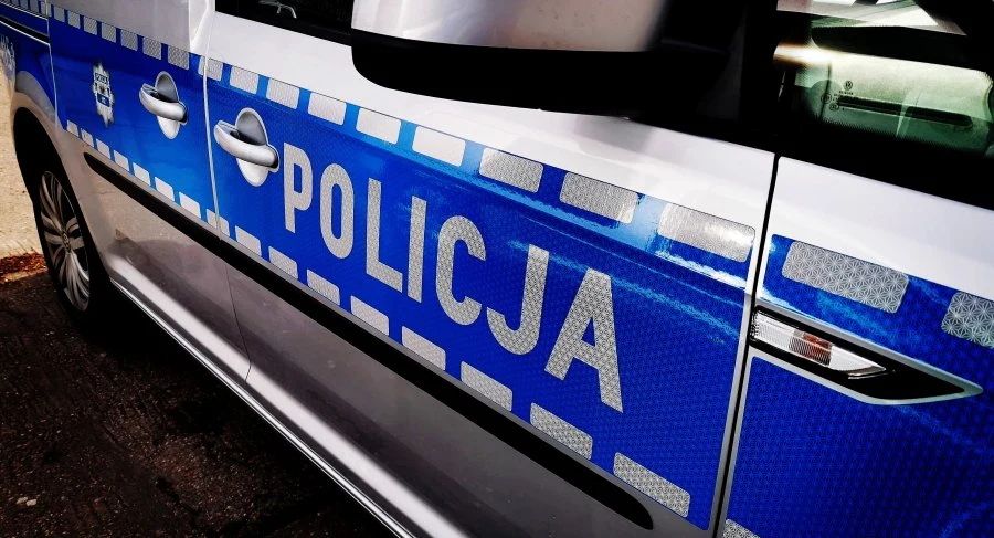 Kradł perfumy w drogeriach, a był poszukiwany przez sąd