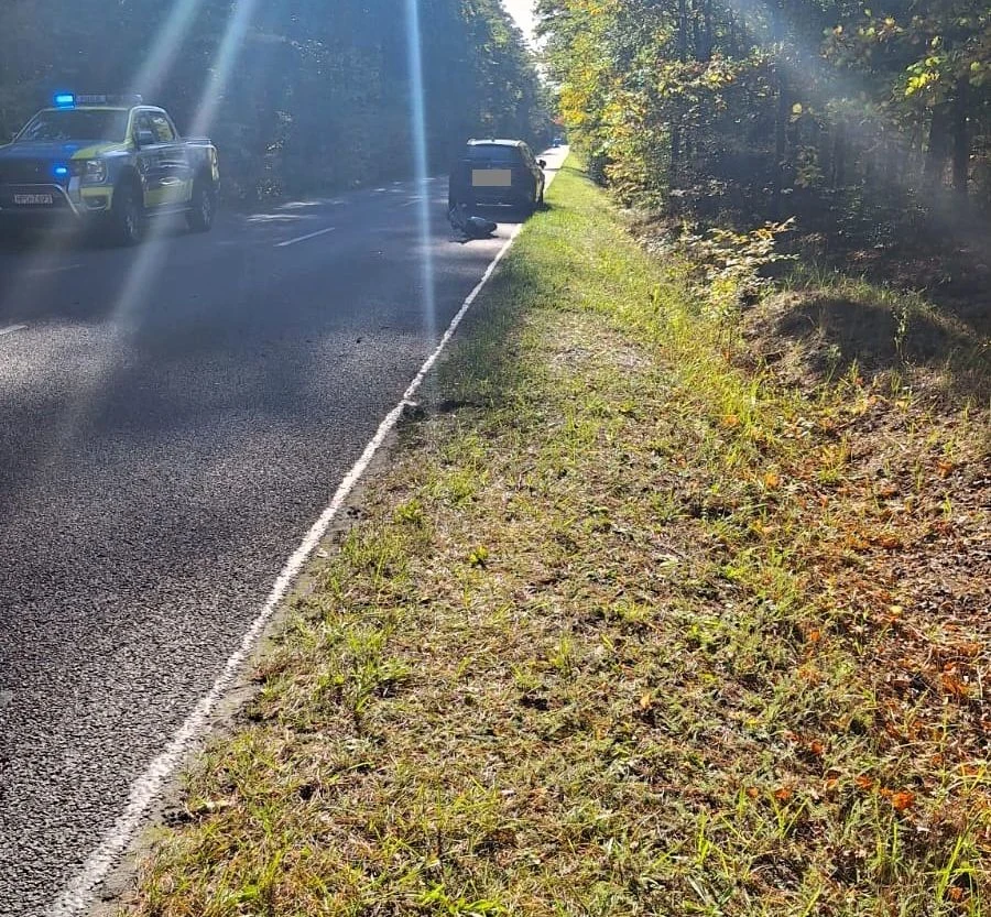 Śmiertelny wypadek w Obroczy – 70-latek zginął po zderzeniu ze skuterem