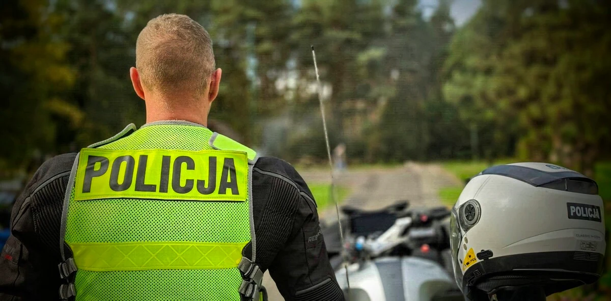 Kupił wódkę, schował ją w toalecie i wsiadł za kierownicę. Miał 1,5 promila