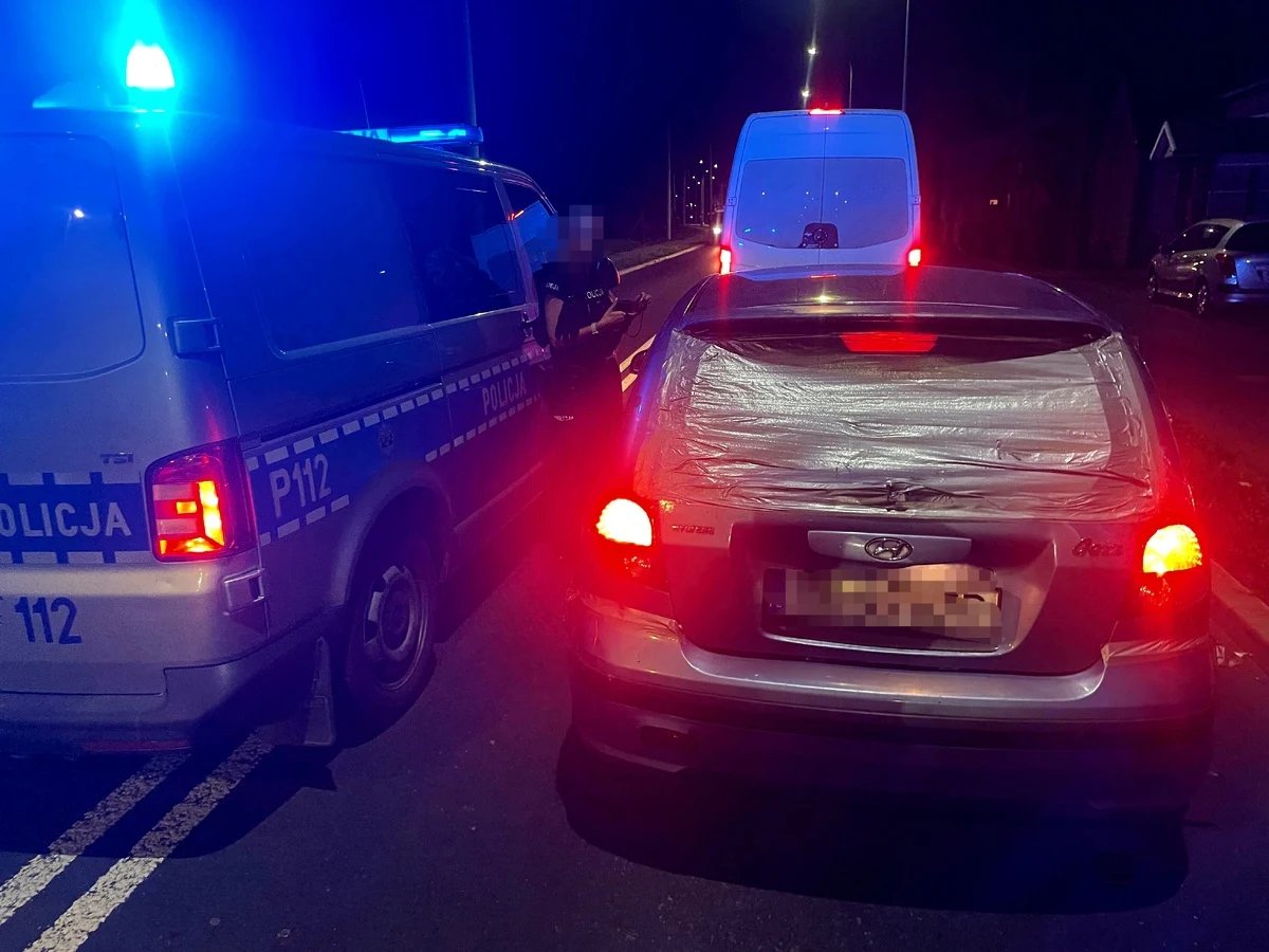 Jechał z dwoma zakazami i próbował przekupić policjantów