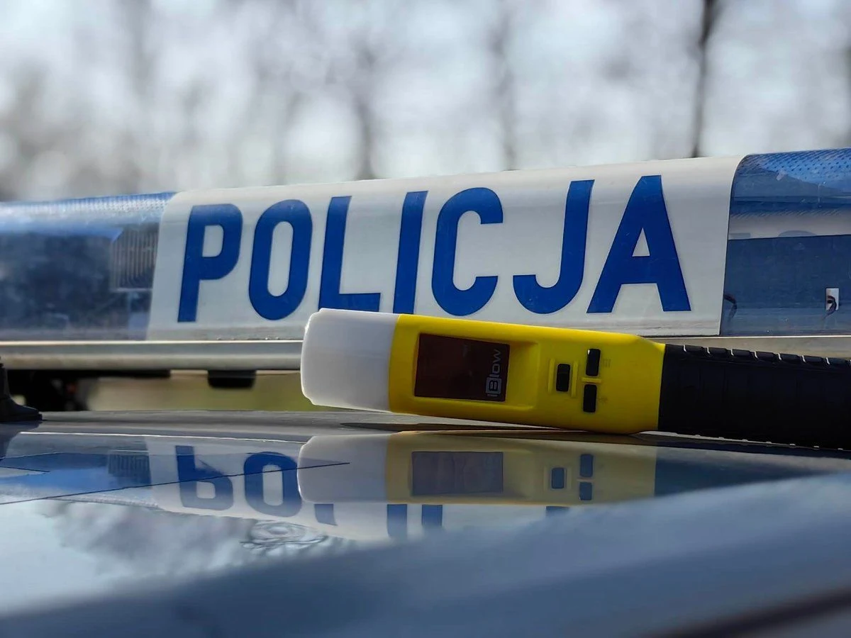 Prawie 2 promile za kierownicą – nissanem uderzyła w słup