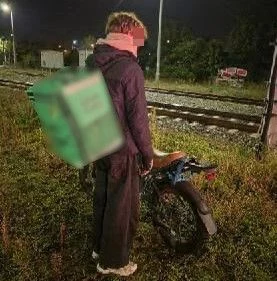 20-latek uciekał rowerem przez tory. Zatrzymali go dzielnicowi z Łodzi