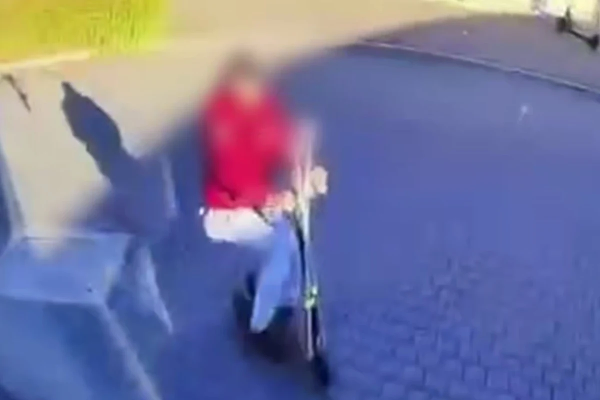 Hulajnogą pod autobus w Zielonej Górze. Zdarzenie na kamerze