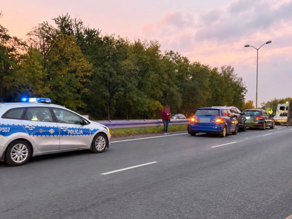 Karambol w Katowicach – cztery rozbite auta przez jeden błąd