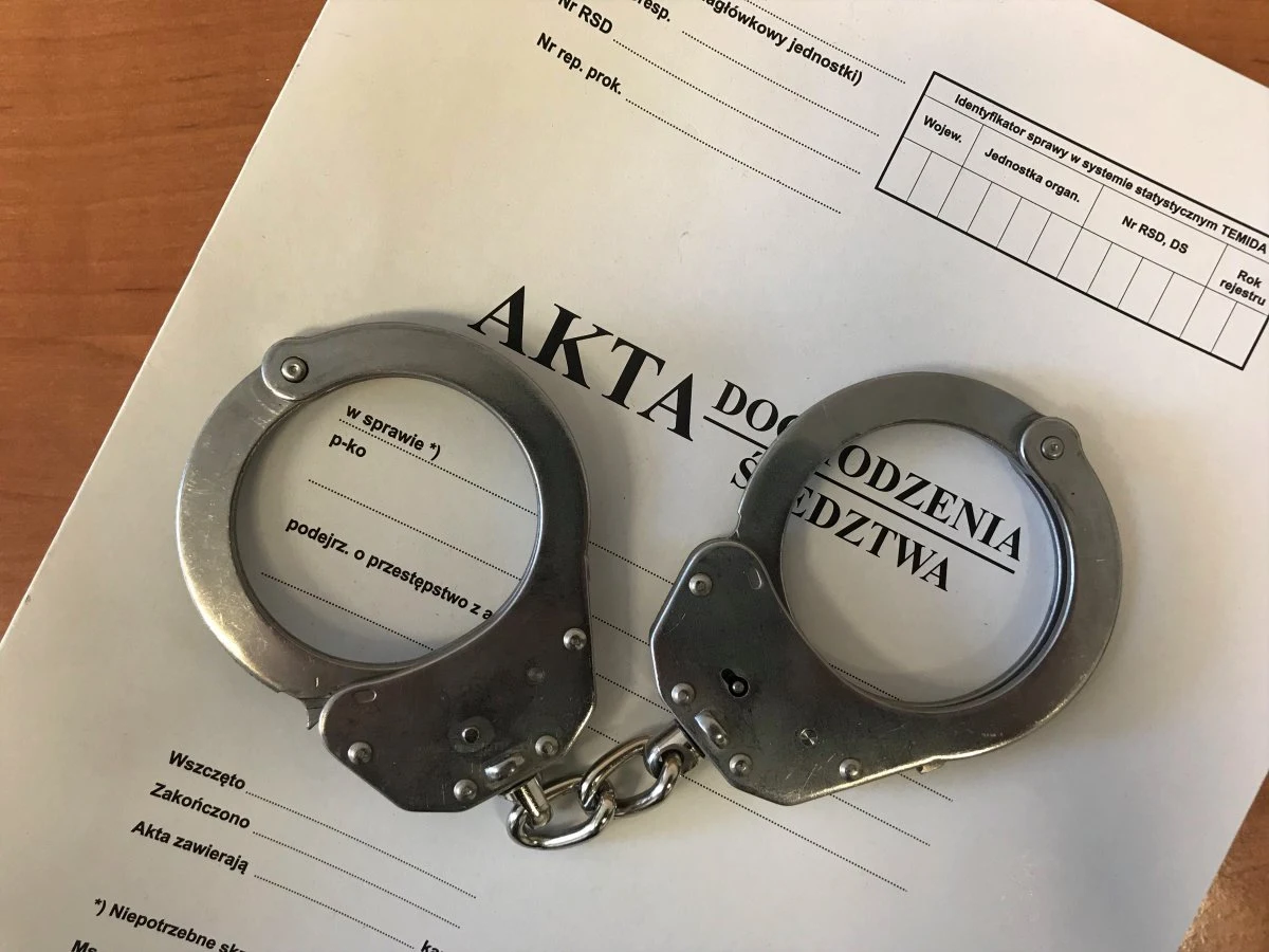 Wtargnął do mieszkania i groził. Trzy zarzuty dla mężczyzny