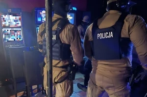 Nielegalne automaty do gier i zatrzymani pseudokibice na Dolnym Śląsku — zdjęcie 7