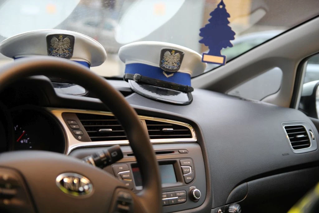 Jechał 90 km/h w terenie zabudowanym i miał alkohol. Stanie przed sądem