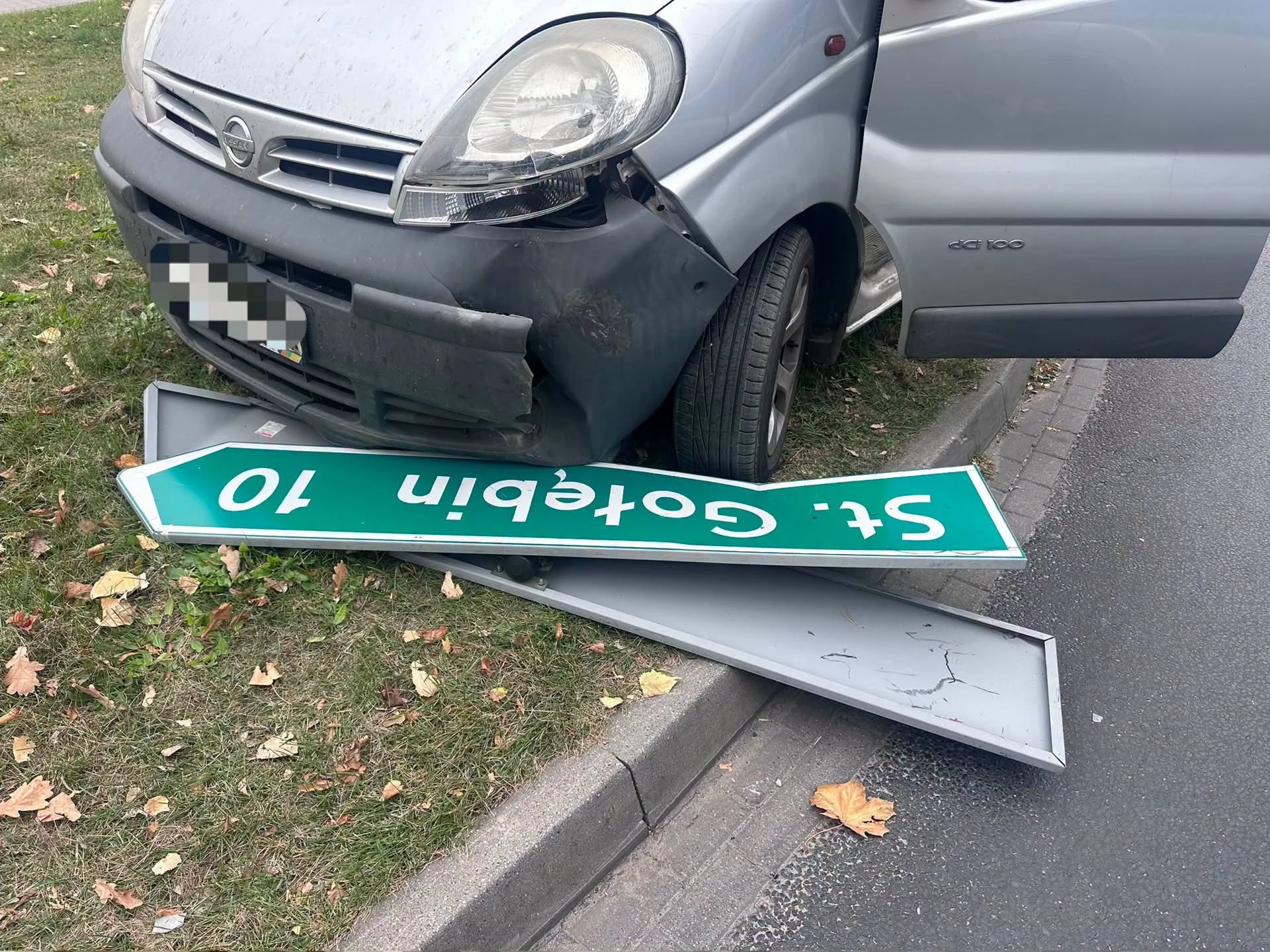 Kościan: Pijany kierowca uderzył w znak. Miał prawie 3 promile