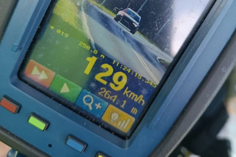 Jechał 129 km/h w terenie zabudowanym. Zatrzymała go lwówecka drogówka