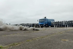 300 funkcjonariuszy ćwiczyło działania zwarte w Toruniu — zdjęcie 8
