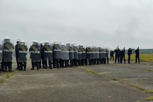 300 funkcjonariuszy ćwiczyło działania zwarte w Toruniu — zdjęcie 10