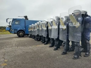 300 funkcjonariuszy ćwiczyło działania zwarte w Toruniu — zdjęcie 11