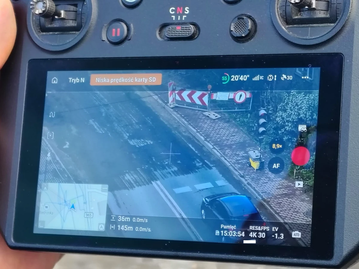 Dron bocheńskiej policji monitorował ruch na drodze 965