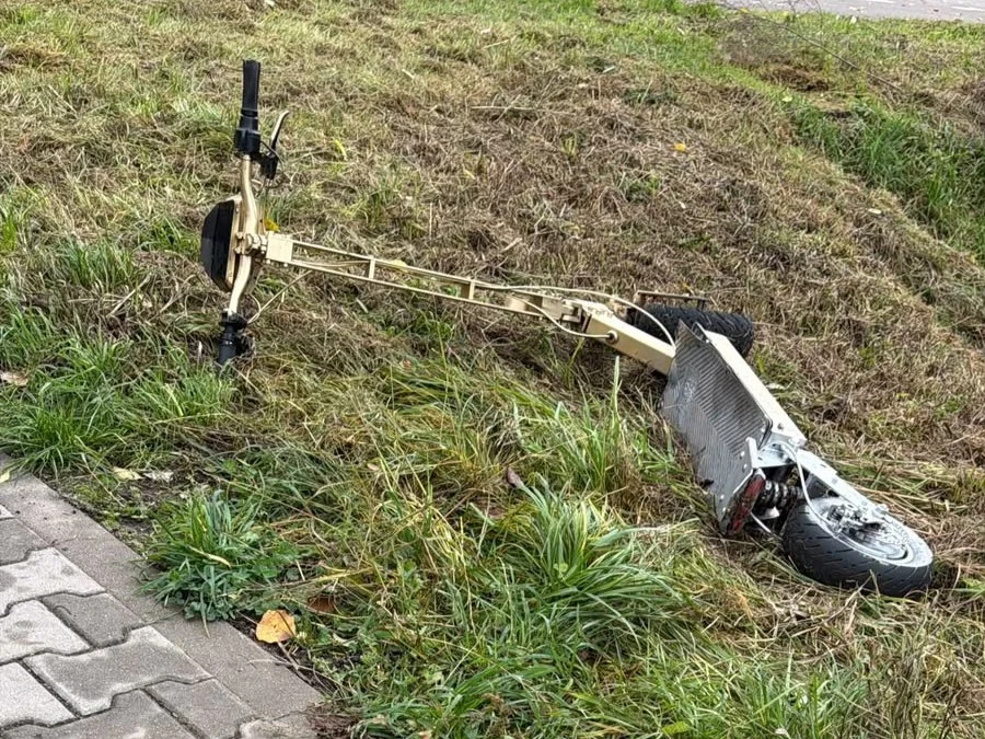 14-latek na hulajnodze z pasażerem uciekał policji i wylądował w rowie