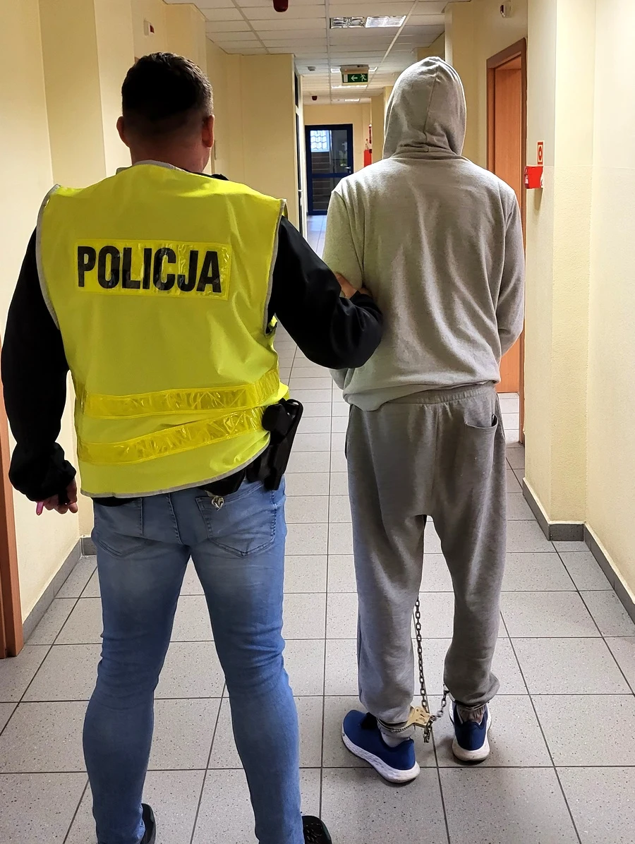 Nóż i przemoc za 1500 zł. Recydywista trafi na 3 miesiące do aresztu