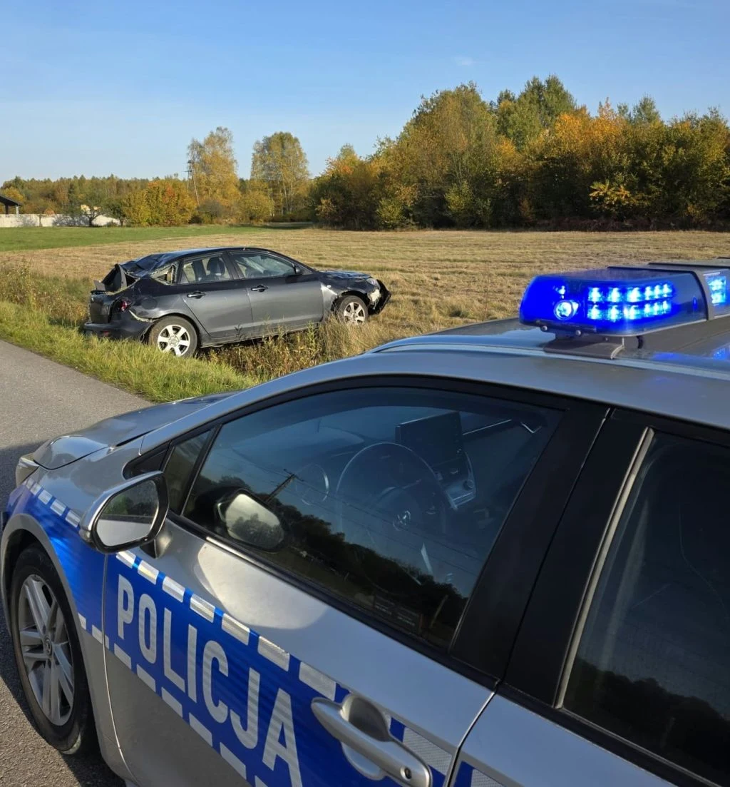 2,5 promila za kierownicą i 5-latka w aucie. Mazda dachowała w Seceminie
