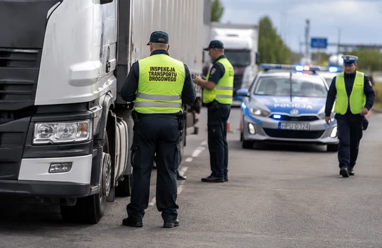 Prawie promil alkoholu za kierownicą ciężarówki. 33-latek stanie przed sądem