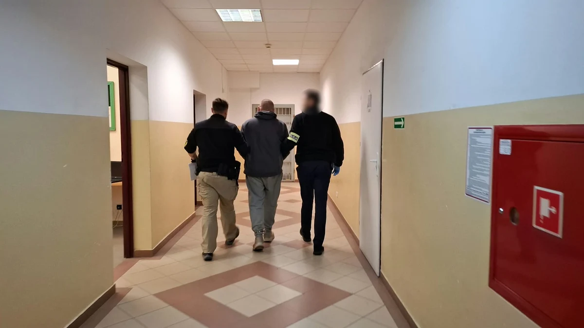 Rozbój nożem, kradzież auta i paliwa – dwoje zatrzymanych w Giżycku