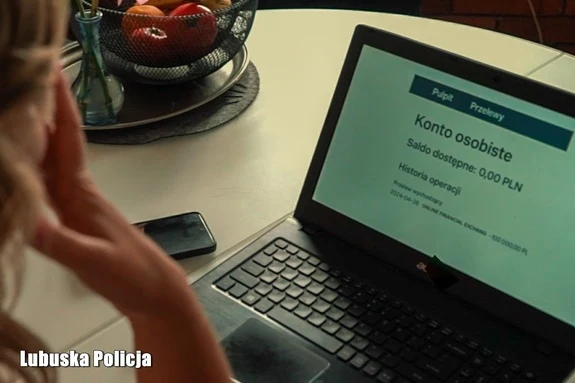 Straciła 290 tys. zł przez fałszywą reklamę inwestycji w internecie