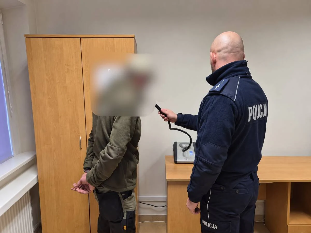 Dwaj pijani kierowcy zatrzymani przez policję w Zambrowie