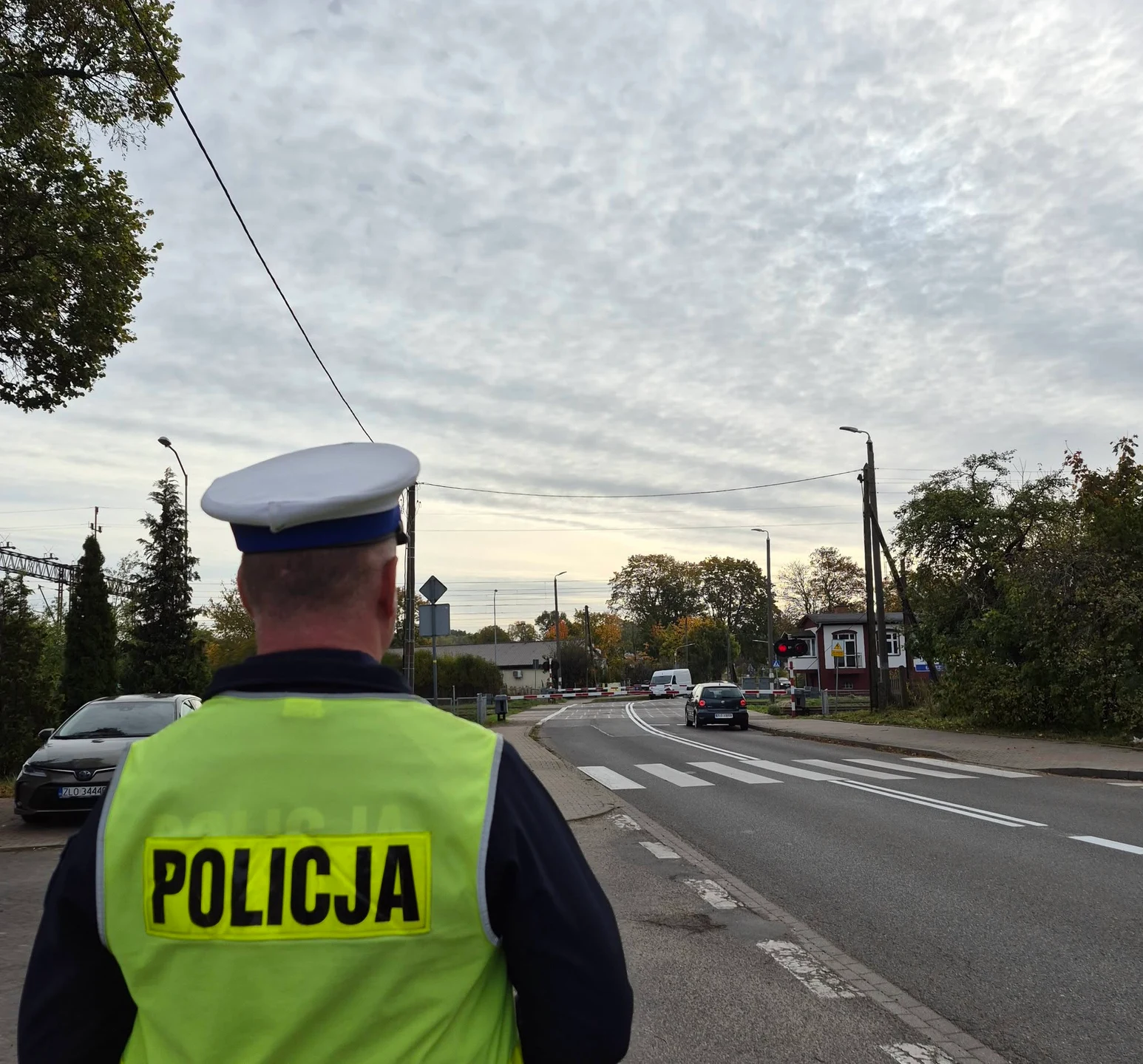 Przejechał przez opuszczone rogatki. Mandat 2000 zł i 15 punktów