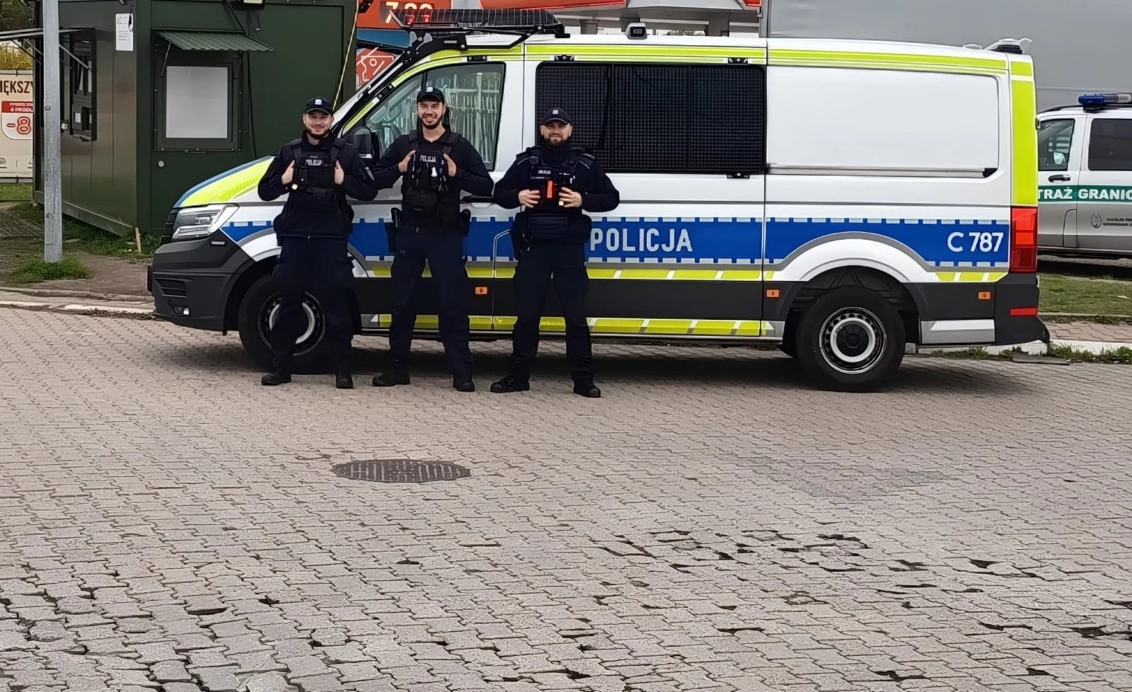 Bus w Barnisławiu – sześć osób zatrzymanych, narkotyki i poszukiwany