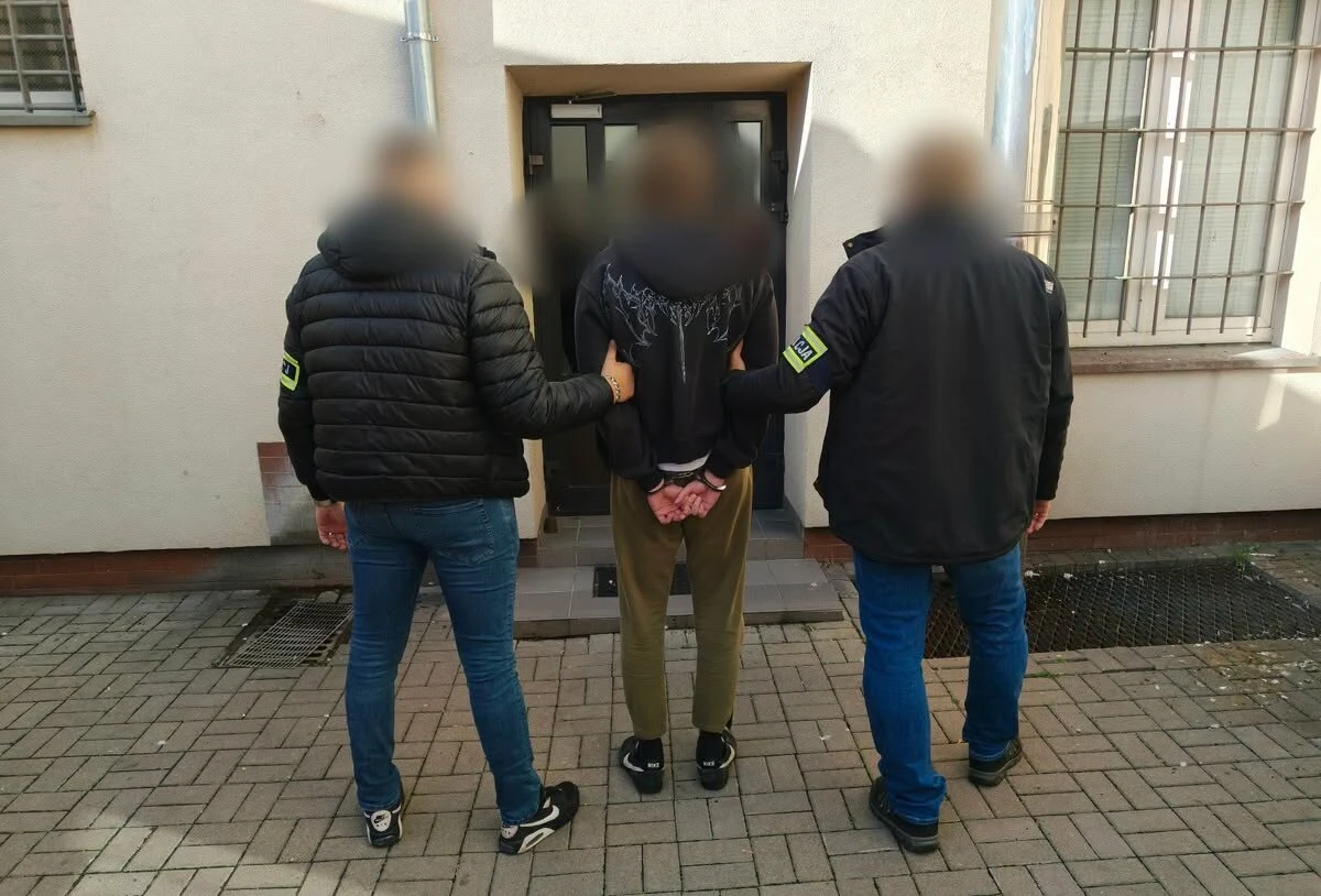 Przemoc i poniżanie na nagraniach. Pięć osób zatrzymanych w Kłodawie
